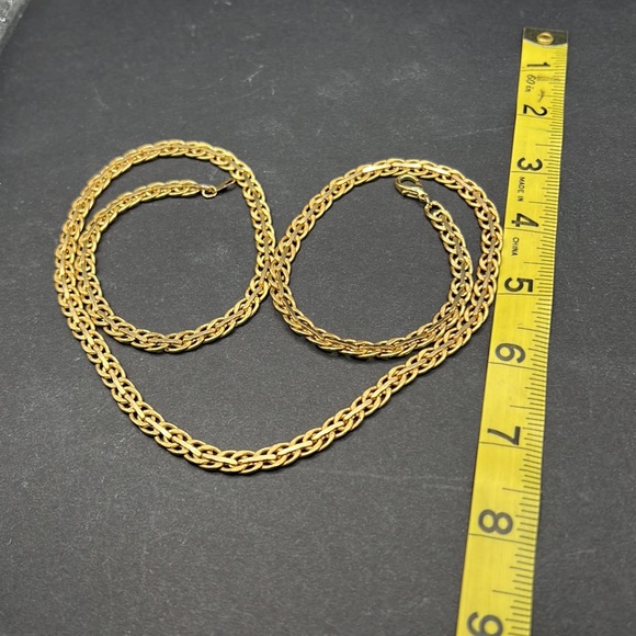 Gorgeous vintage Korea heavy gold tone necklace - Picture 4 of 4